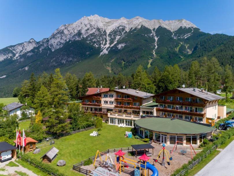 Kinderhotel Laerchenhof Obsteig Exterior foto