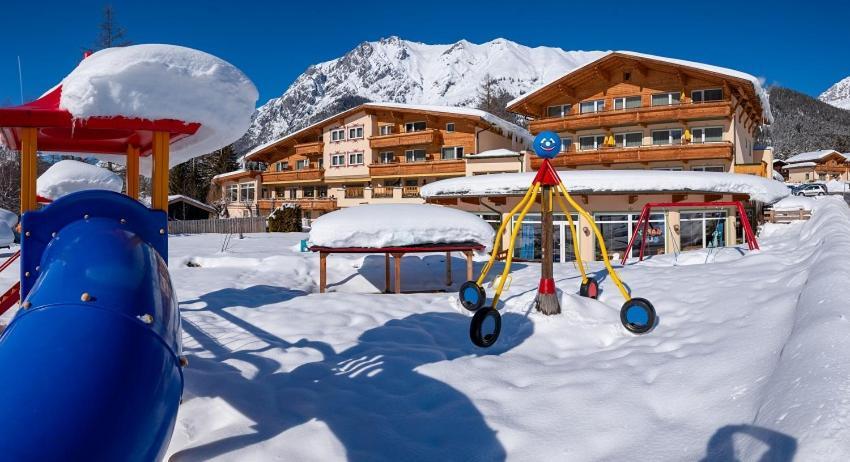 Kinderhotel Laerchenhof Obsteig Exterior foto